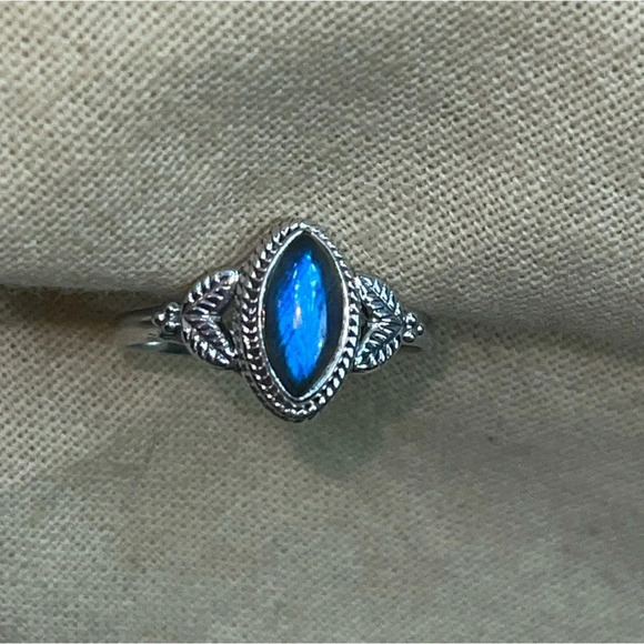 Labradorite Sterling Silver Ring (8.25) - Picture 5 of 7